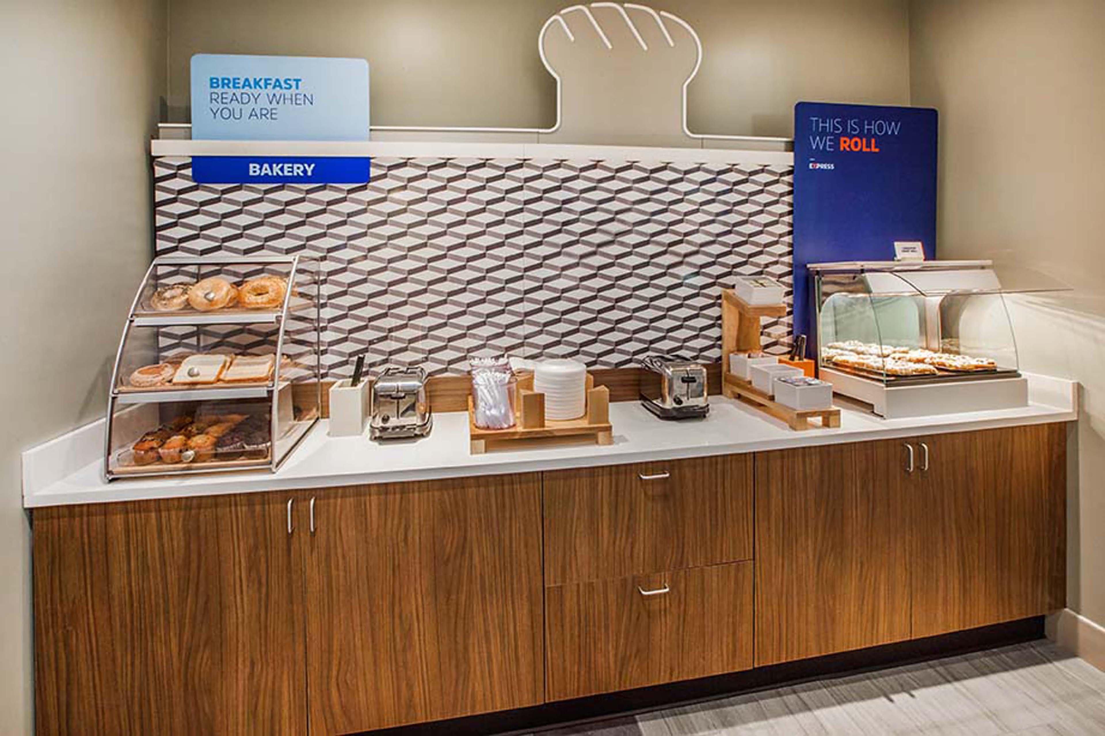Holiday Inn Express Hotel & Suites Greenville By Ihg Bagian luar foto