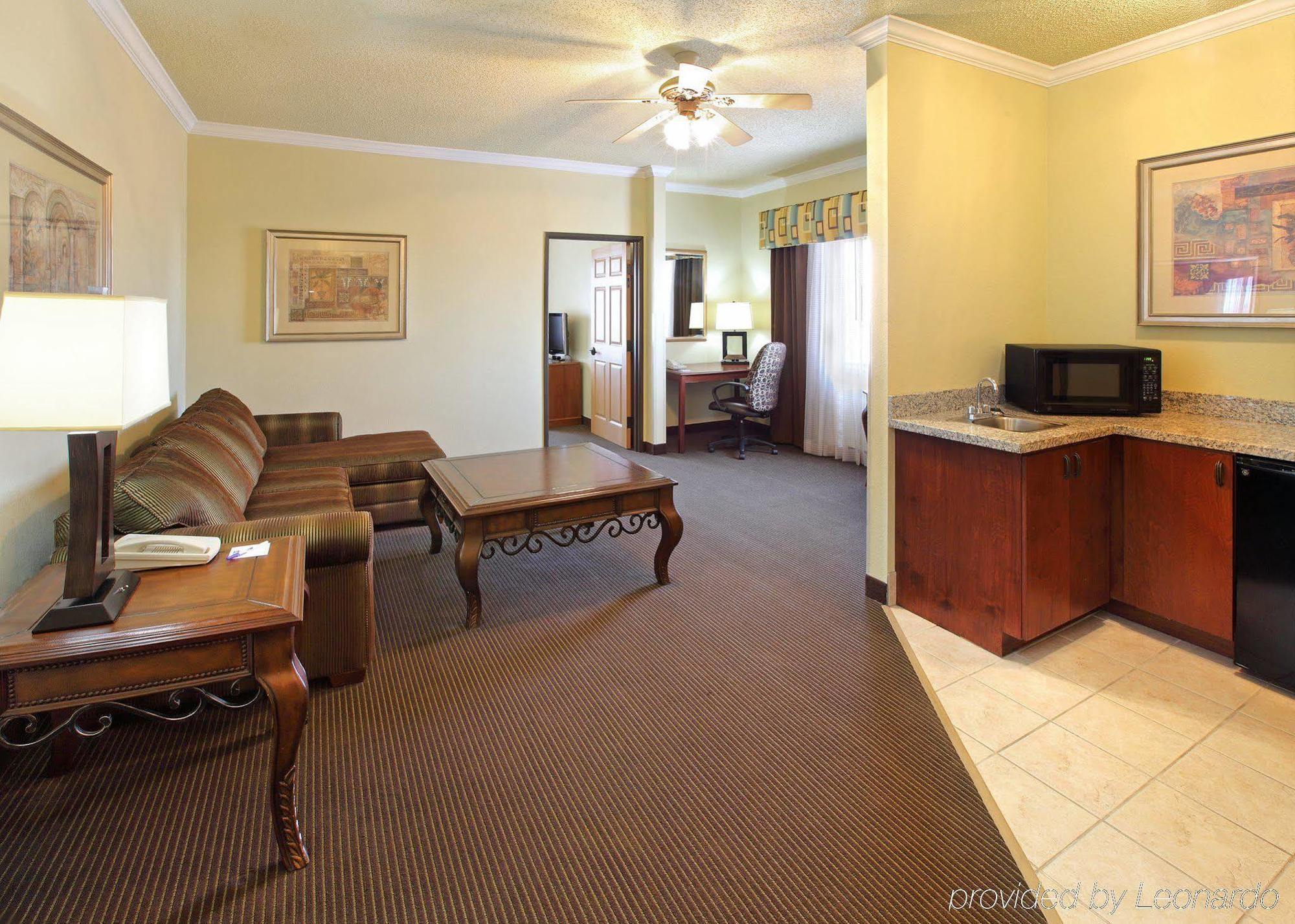 Holiday Inn Express Hotel & Suites Greenville By Ihg Bagian luar foto