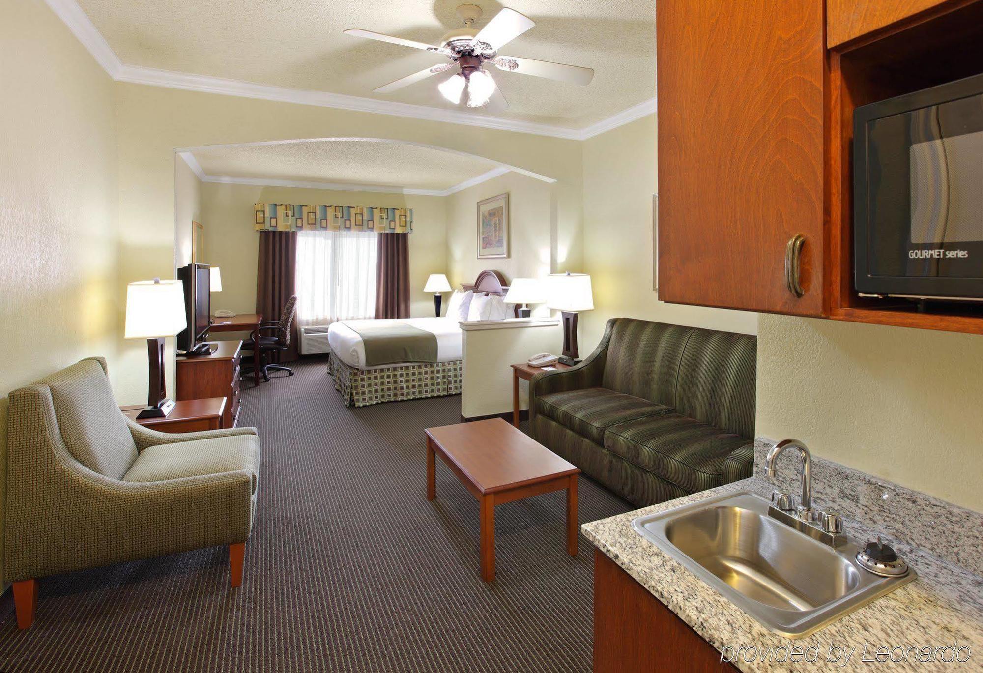 Holiday Inn Express Hotel & Suites Greenville By Ihg Bagian luar foto