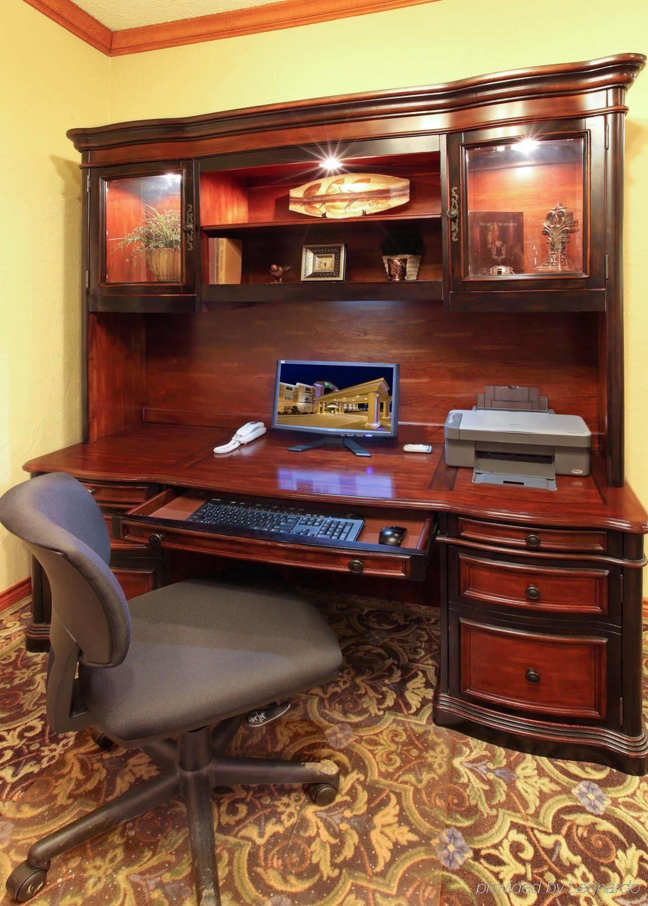 Holiday Inn Express Hotel & Suites Greenville By Ihg Bagian luar foto