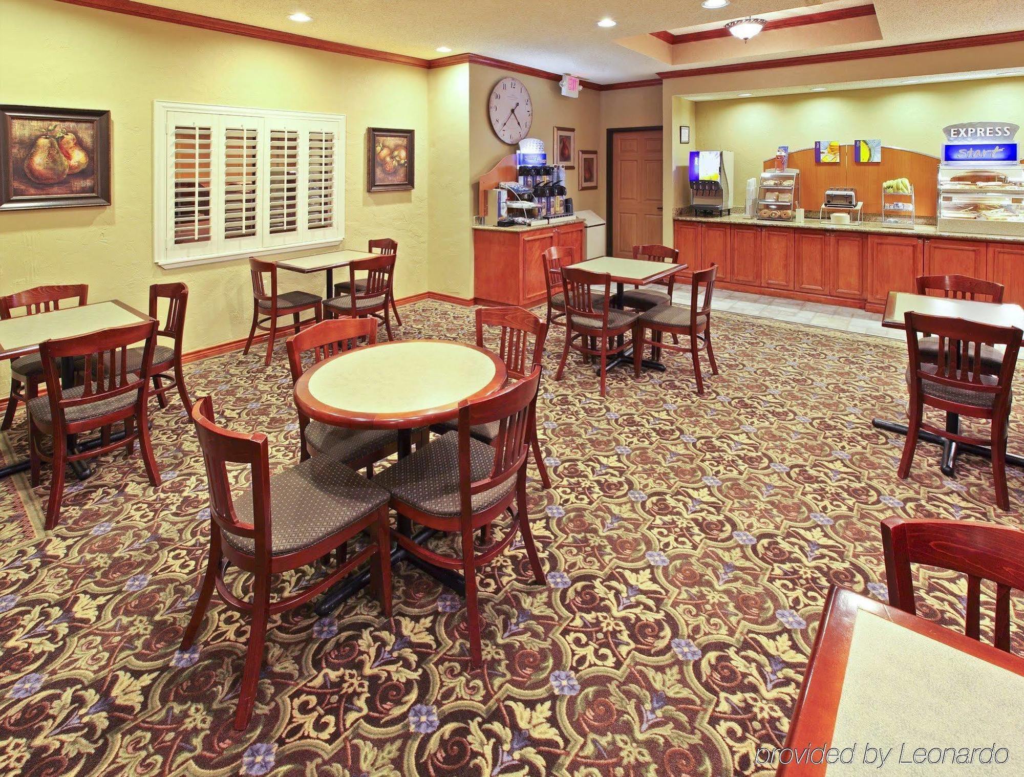 Holiday Inn Express Hotel & Suites Greenville By Ihg Bagian luar foto