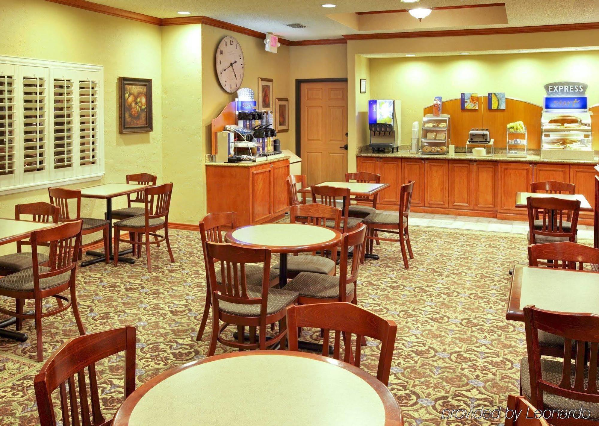 Holiday Inn Express Hotel & Suites Greenville By Ihg Bagian luar foto