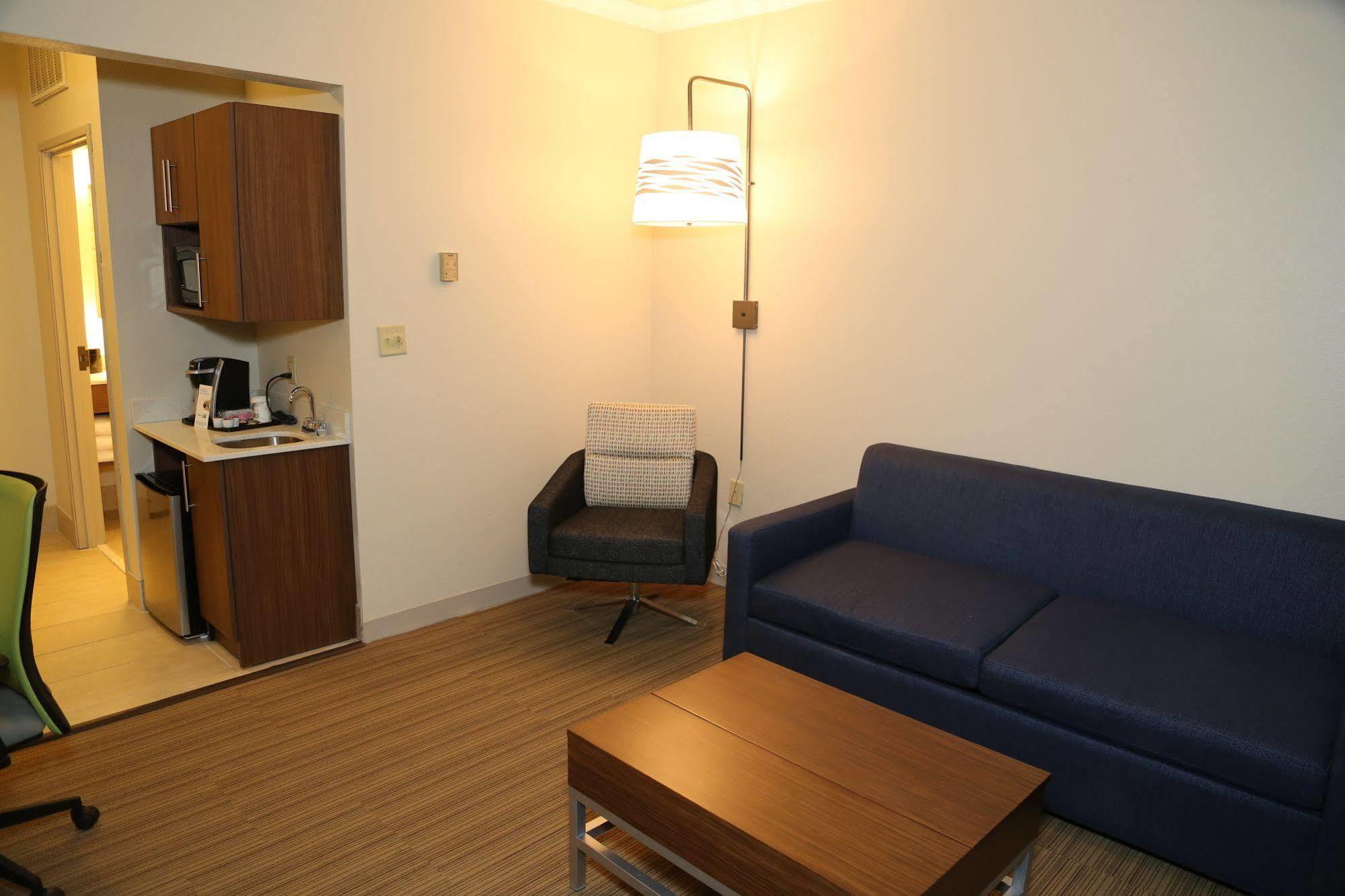 Holiday Inn Express Hotel & Suites Greenville By Ihg Bagian luar foto