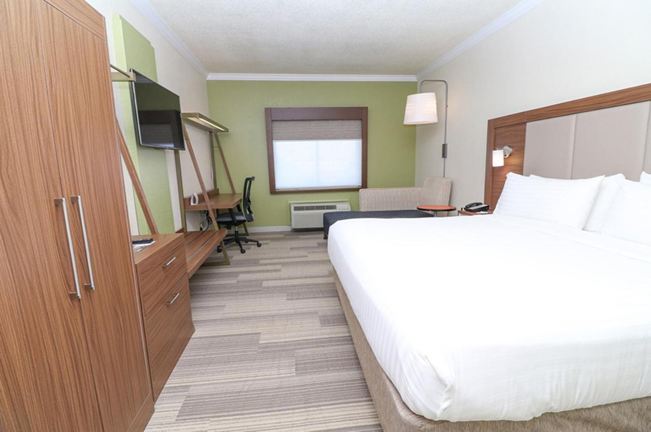 Holiday Inn Express Hotel & Suites Greenville By Ihg Bagian luar foto
