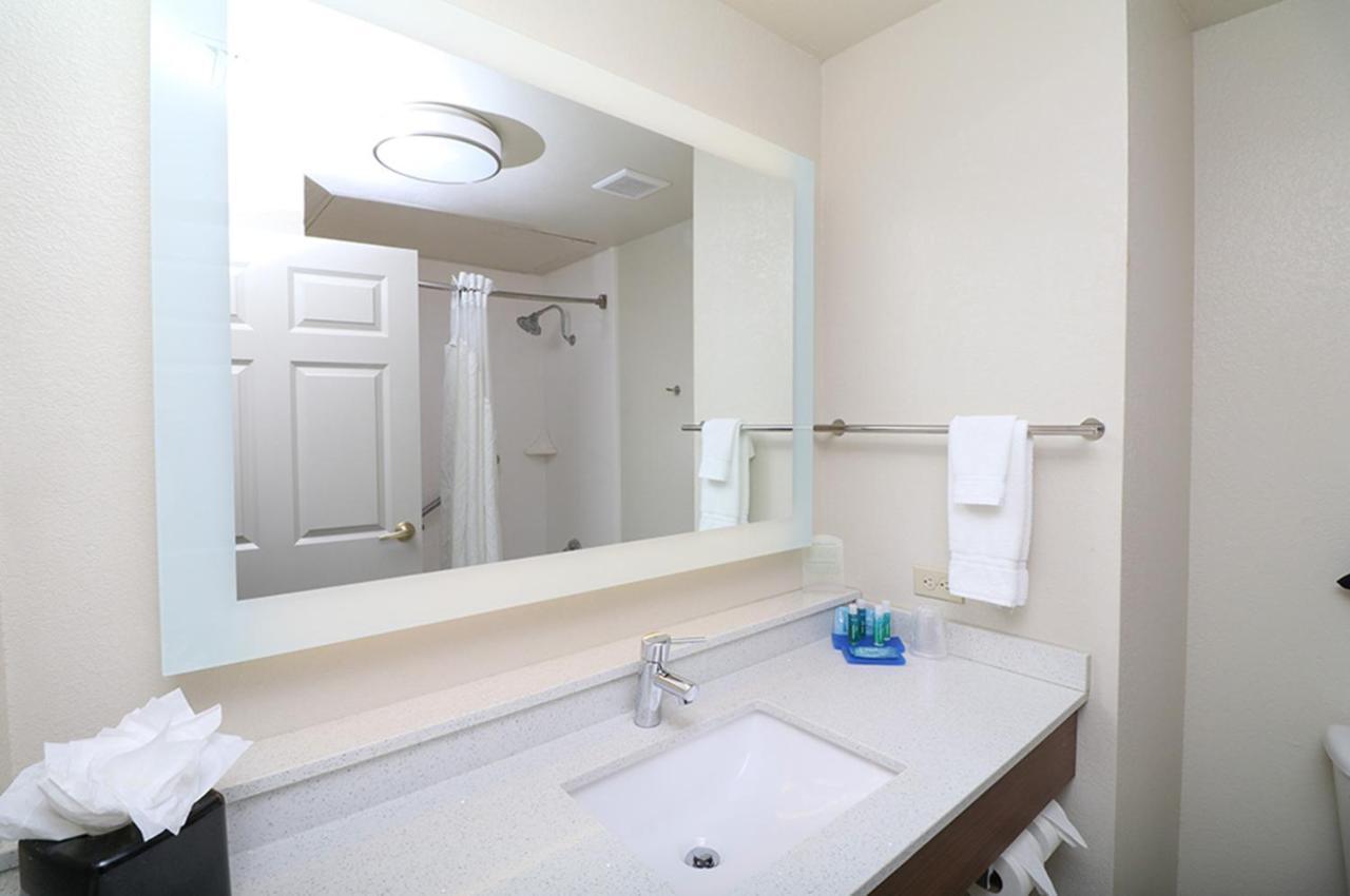 Holiday Inn Express Hotel & Suites Greenville By Ihg Bagian luar foto