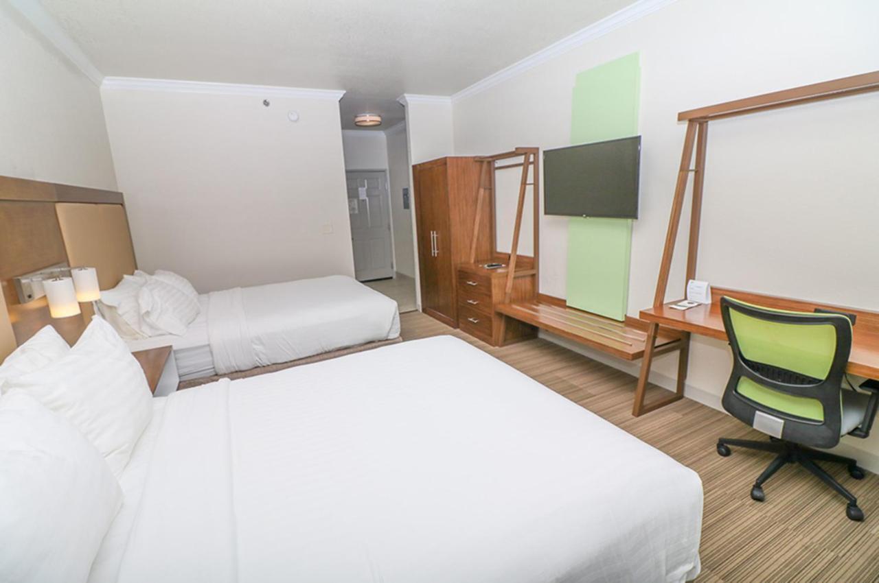 Holiday Inn Express Hotel & Suites Greenville By Ihg Bagian luar foto