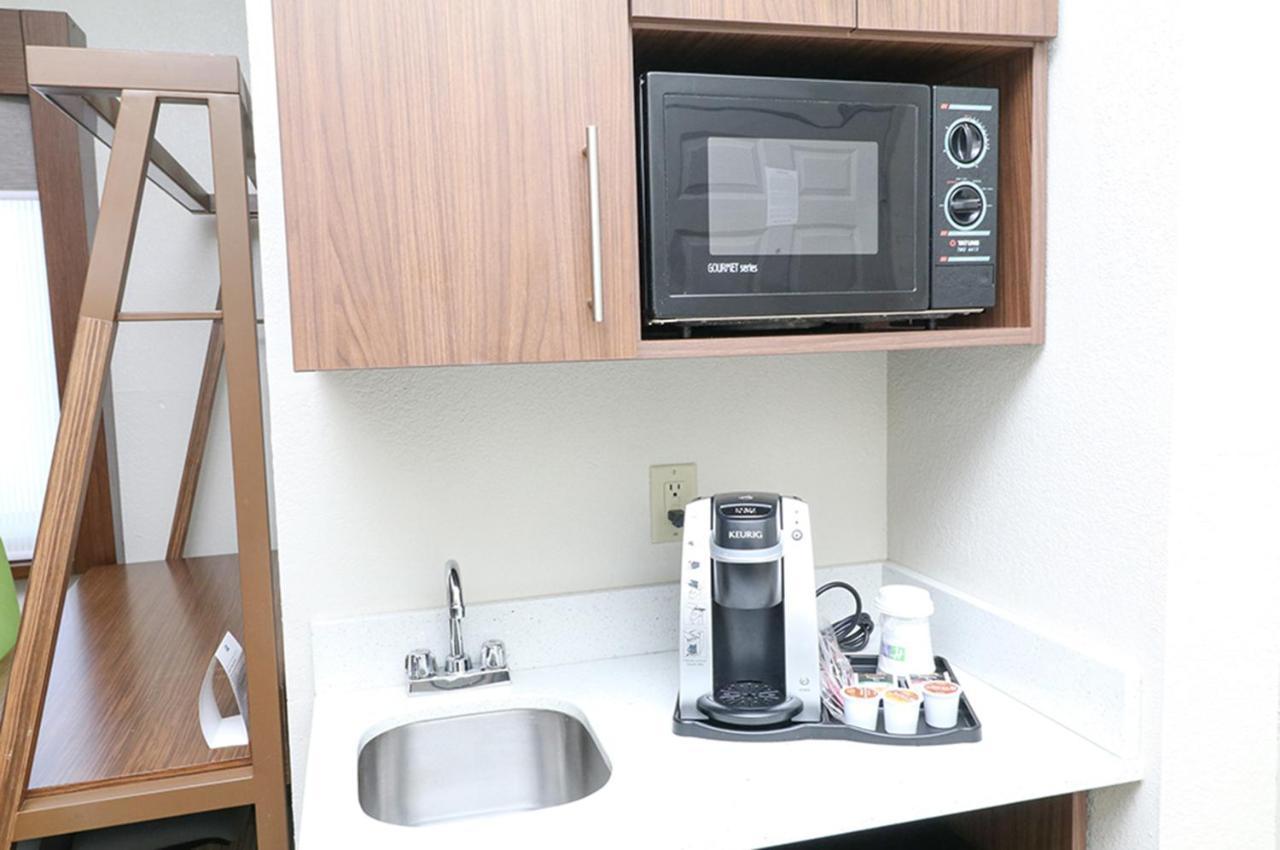 Holiday Inn Express Hotel & Suites Greenville By Ihg Bagian luar foto