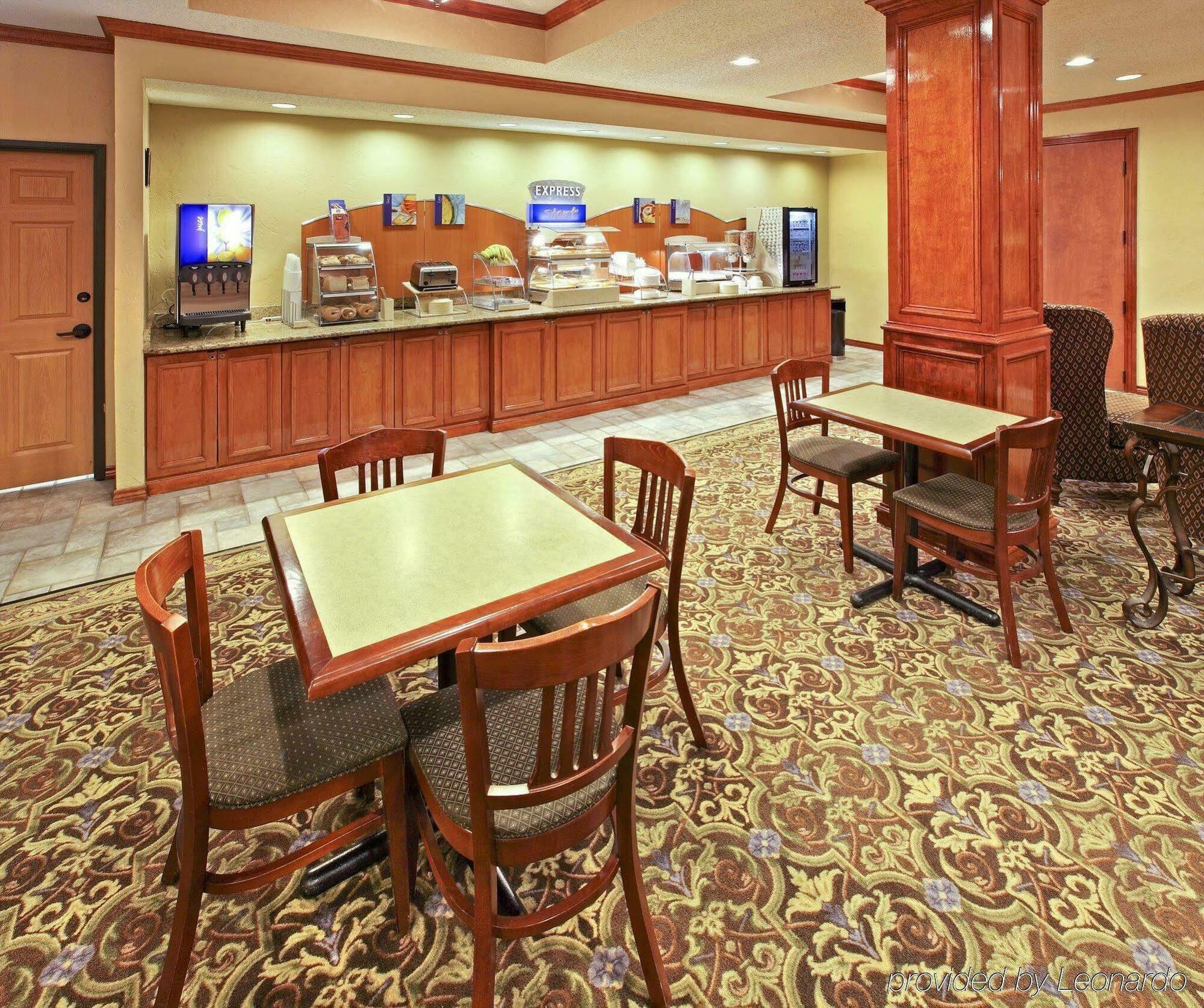 Holiday Inn Express Hotel & Suites Greenville By Ihg Bagian luar foto