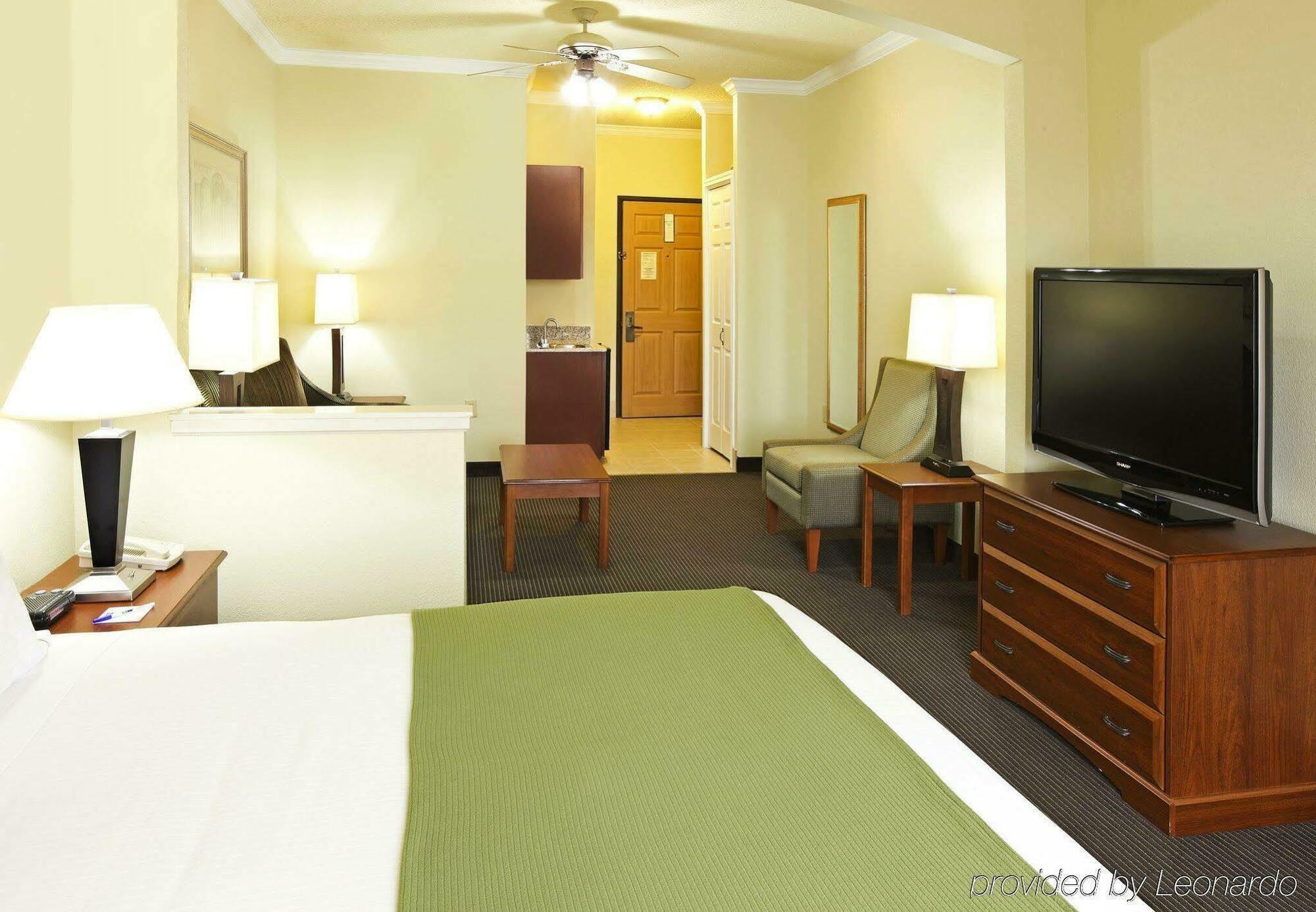 Holiday Inn Express Hotel & Suites Greenville By Ihg Bagian luar foto