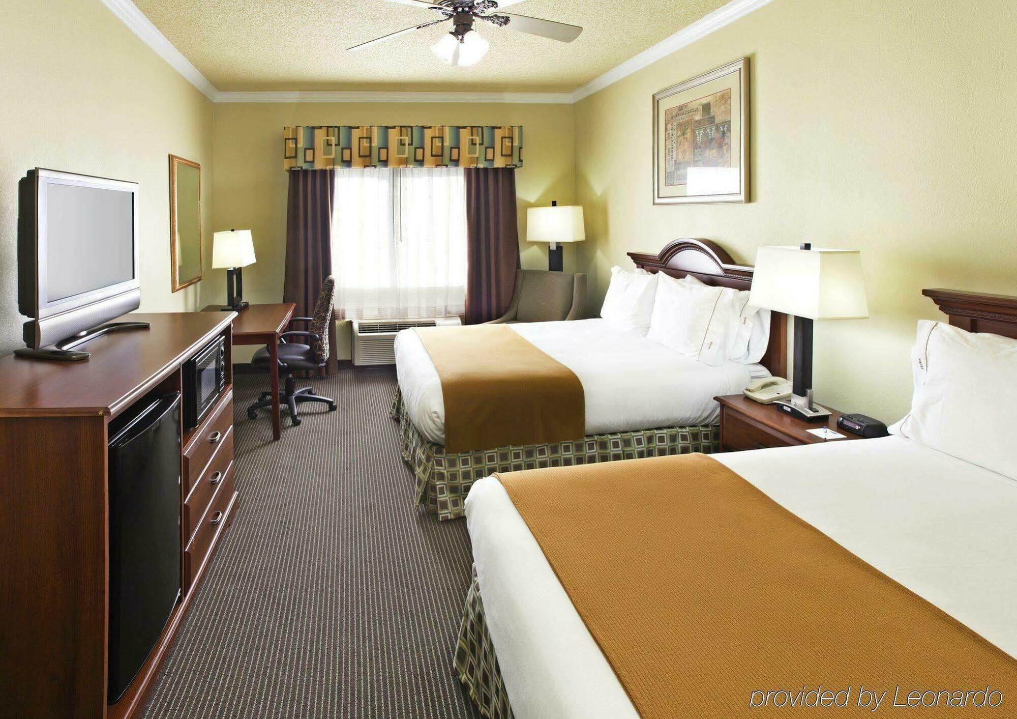 Holiday Inn Express Hotel & Suites Greenville By Ihg Bagian luar foto