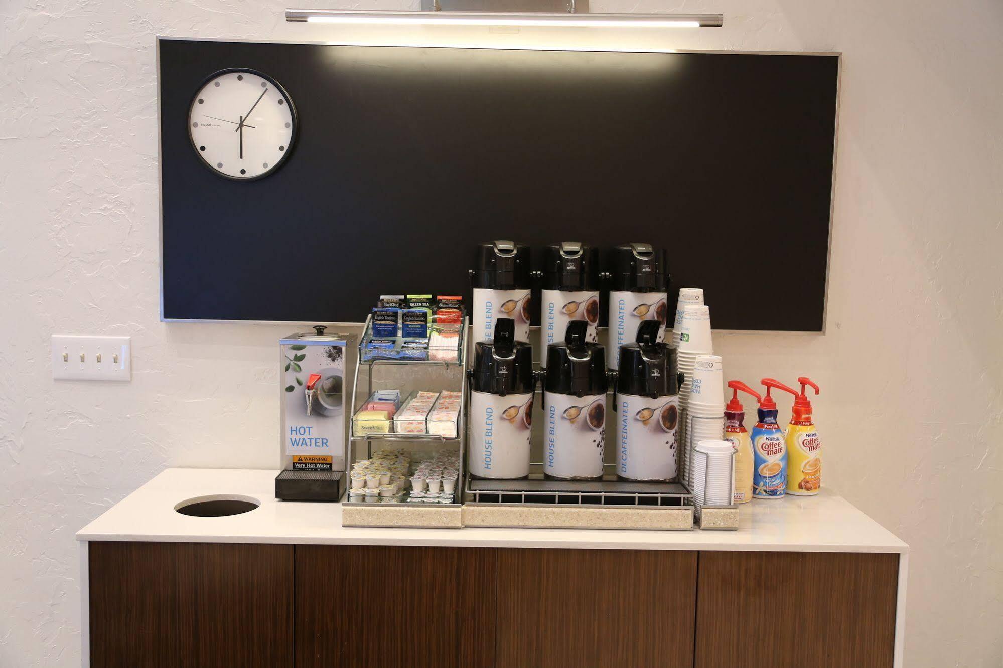 Holiday Inn Express Hotel & Suites Greenville By Ihg Bagian luar foto