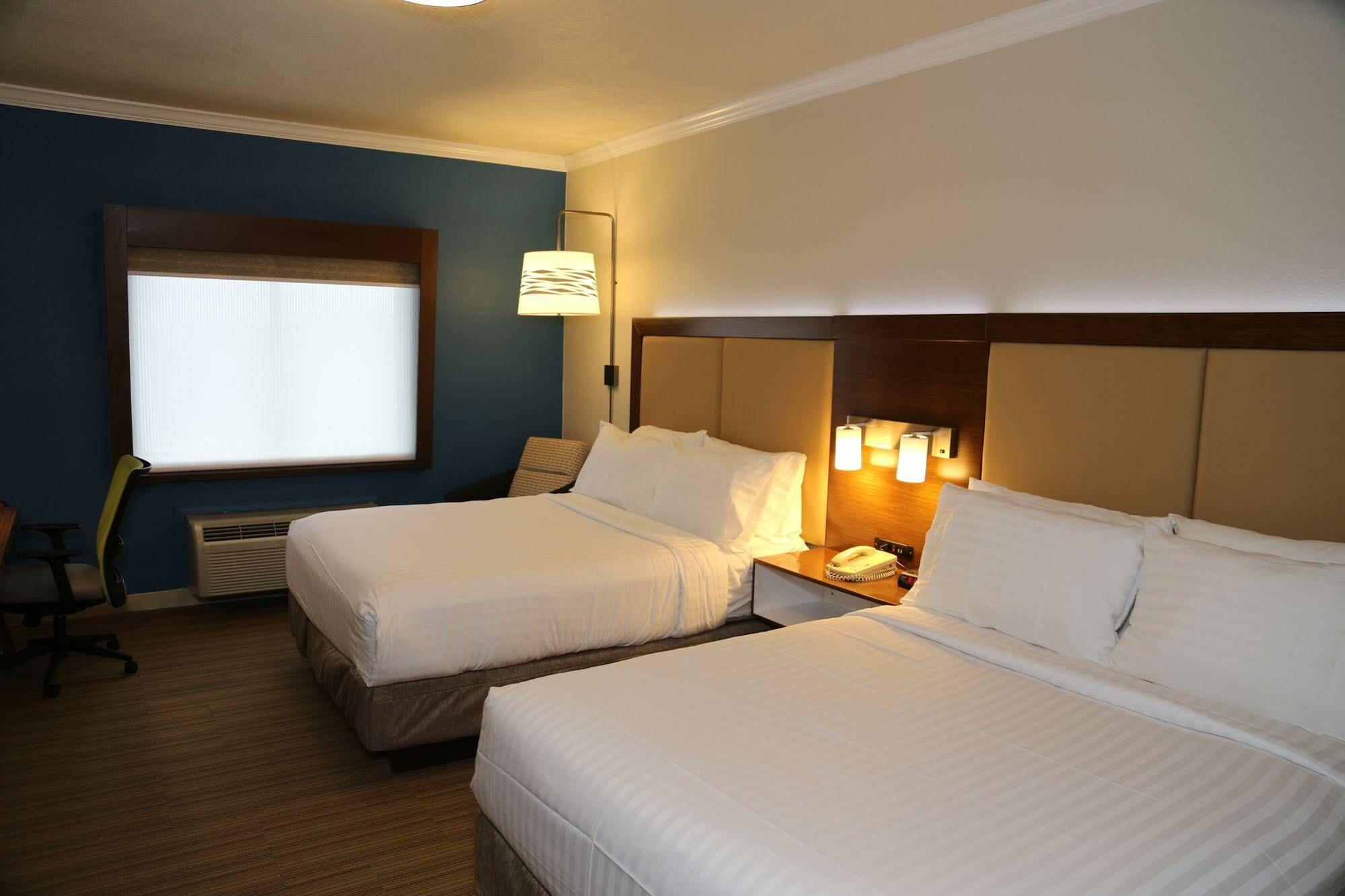 Holiday Inn Express Hotel & Suites Greenville By Ihg Bagian luar foto