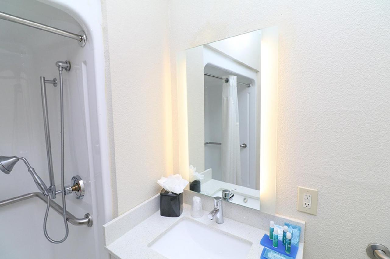 Holiday Inn Express Hotel & Suites Greenville By Ihg Bagian luar foto